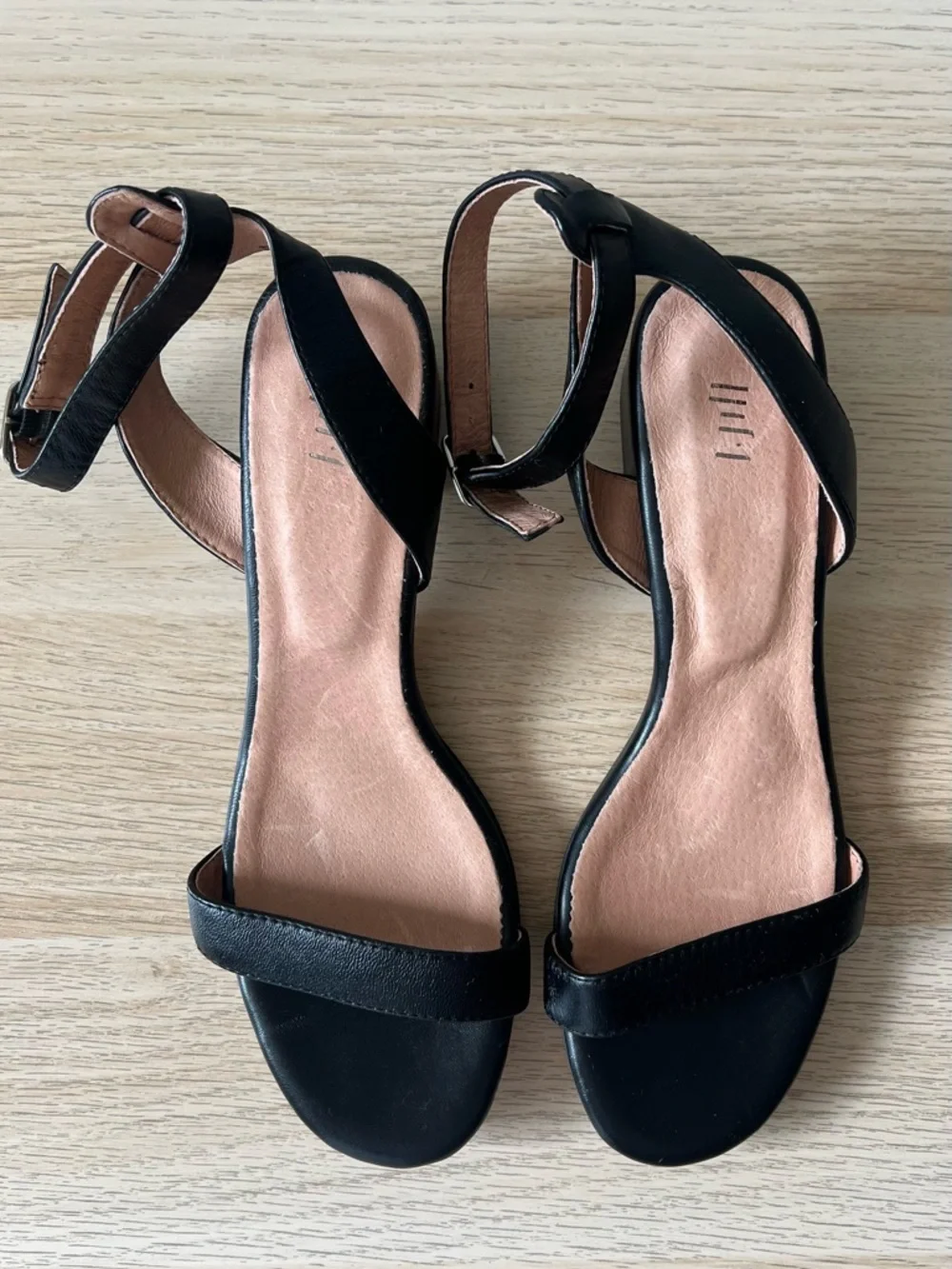 J Jill Black Leather Sandals Ankle Strap Low Heel Minimalist Size 9 New
